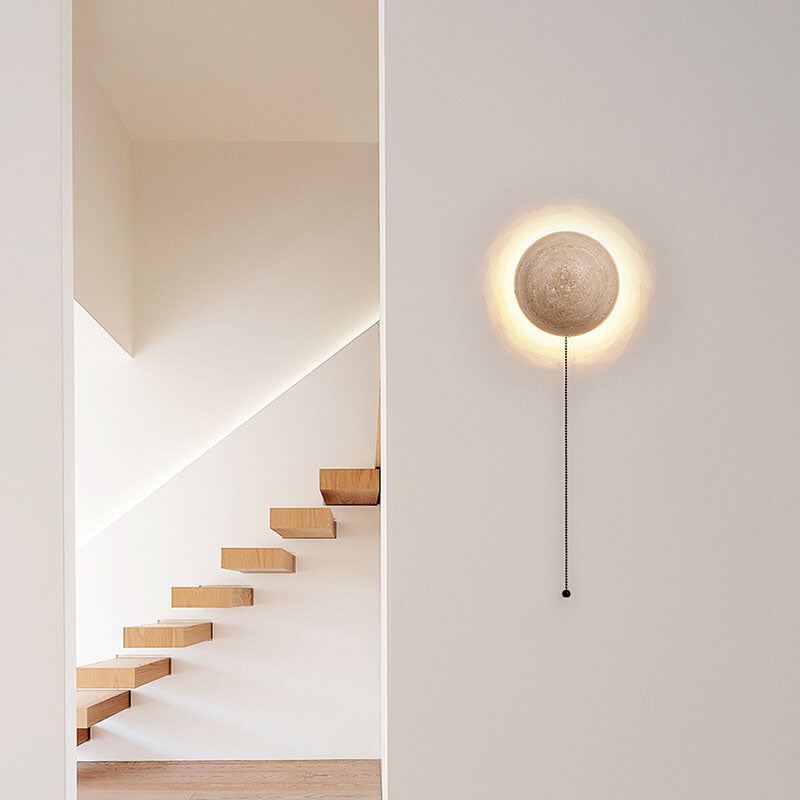 Esther – Halbrunde Wandlampe aus Naturstein