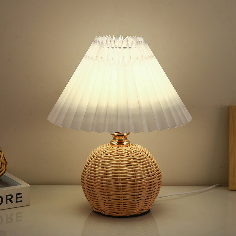Elodia – Gefaltete Lampe für den Nachttisch