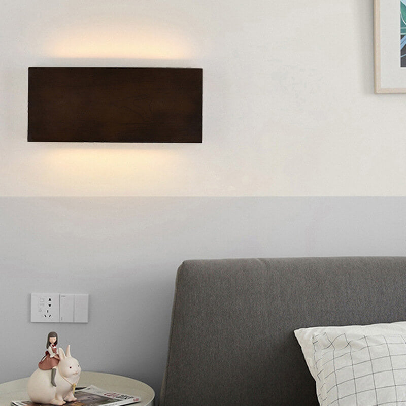 Norah – Wandlampe aus Massivholz