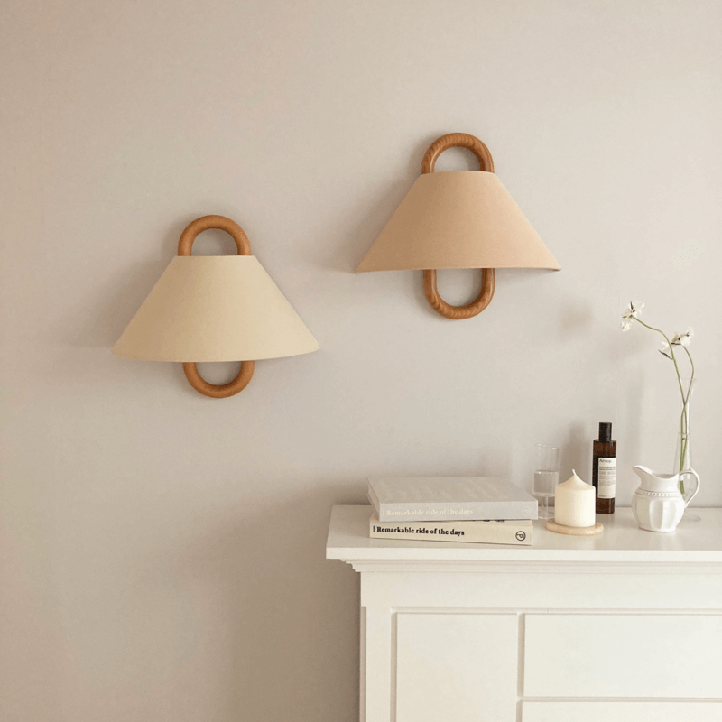 Aurelia – LED Wandlampe aus Buchenholz