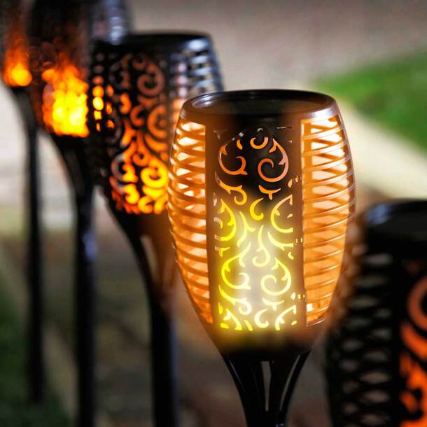 FlammenLicht – Solar-Gartenfackel mit realistischem Flammeneffekt