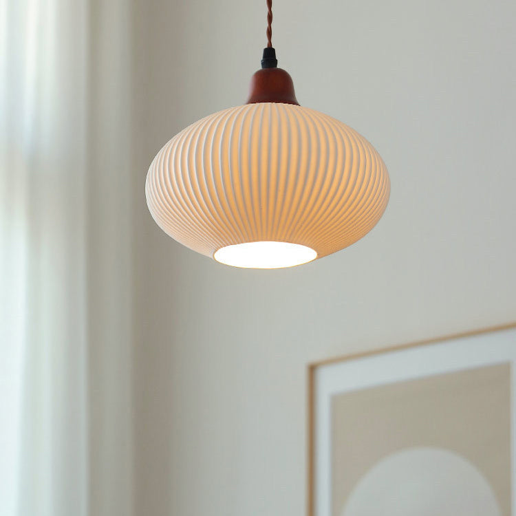 Haru – Rustikale Pendelleuchte aus Holz und Keramik
