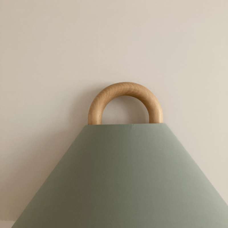 Aurelia – LED Wandlampe aus Buchenholz