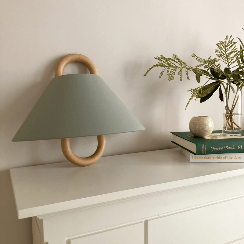 Aurelia – LED Wandlampe aus Buchenholz