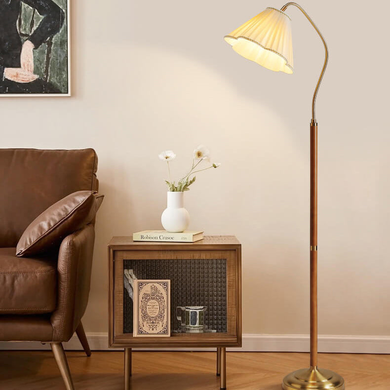 Leandro – Stehlampe aus massivem Holz