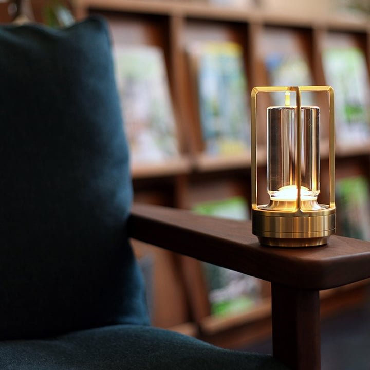 CrystalGlow – Kabellose LED-Kristalllampe im Laternenstil