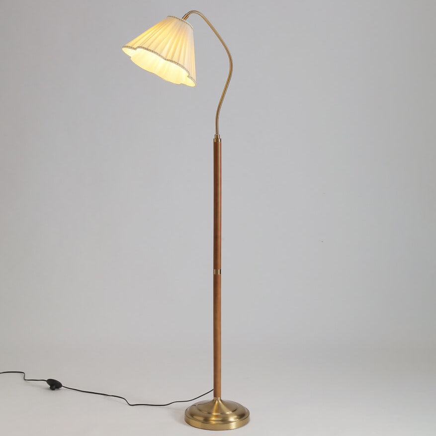 Leandro – Stehlampe aus massivem Holz
