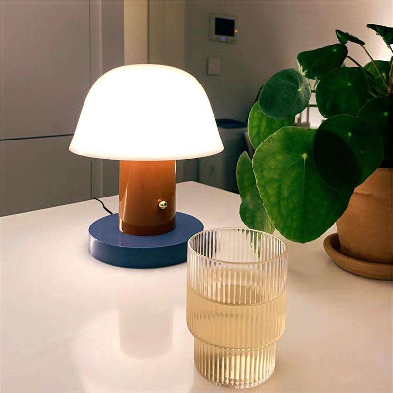 MushRooma – Pilzförmige Tischlampe mit verspieltem Retro-Design