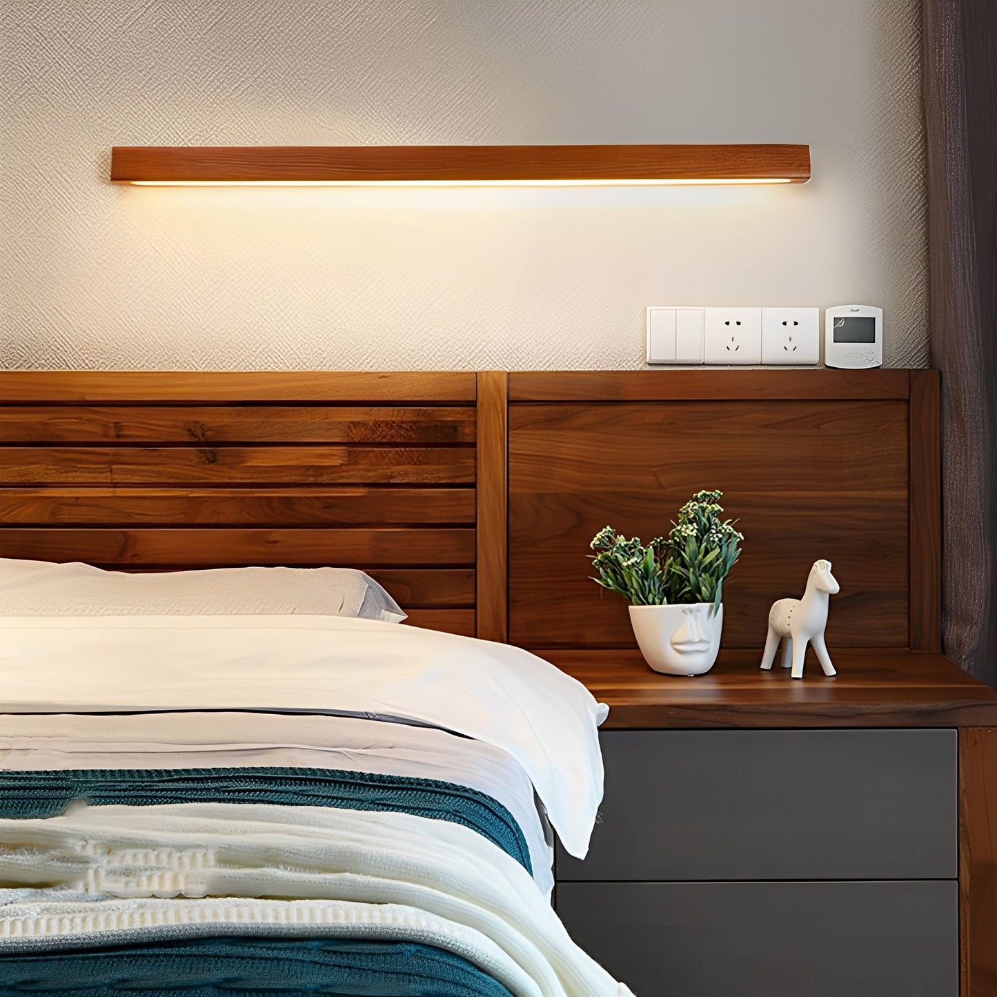 Muto – Lineare Holz-Wandlampe