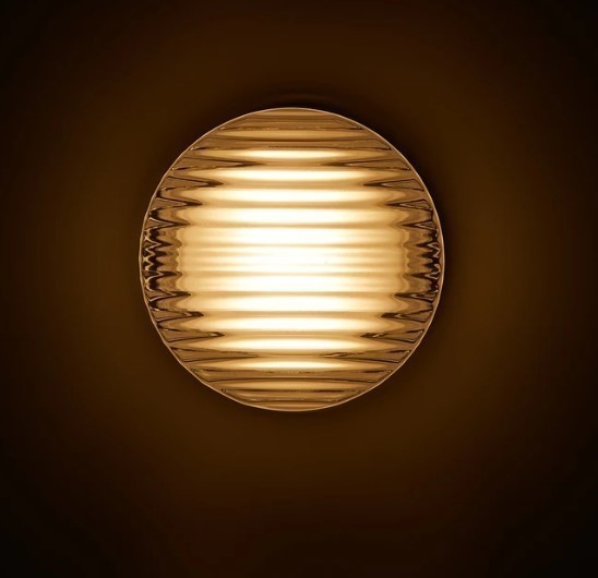 Inga – Nordische Wandlampe mit Strukturglas