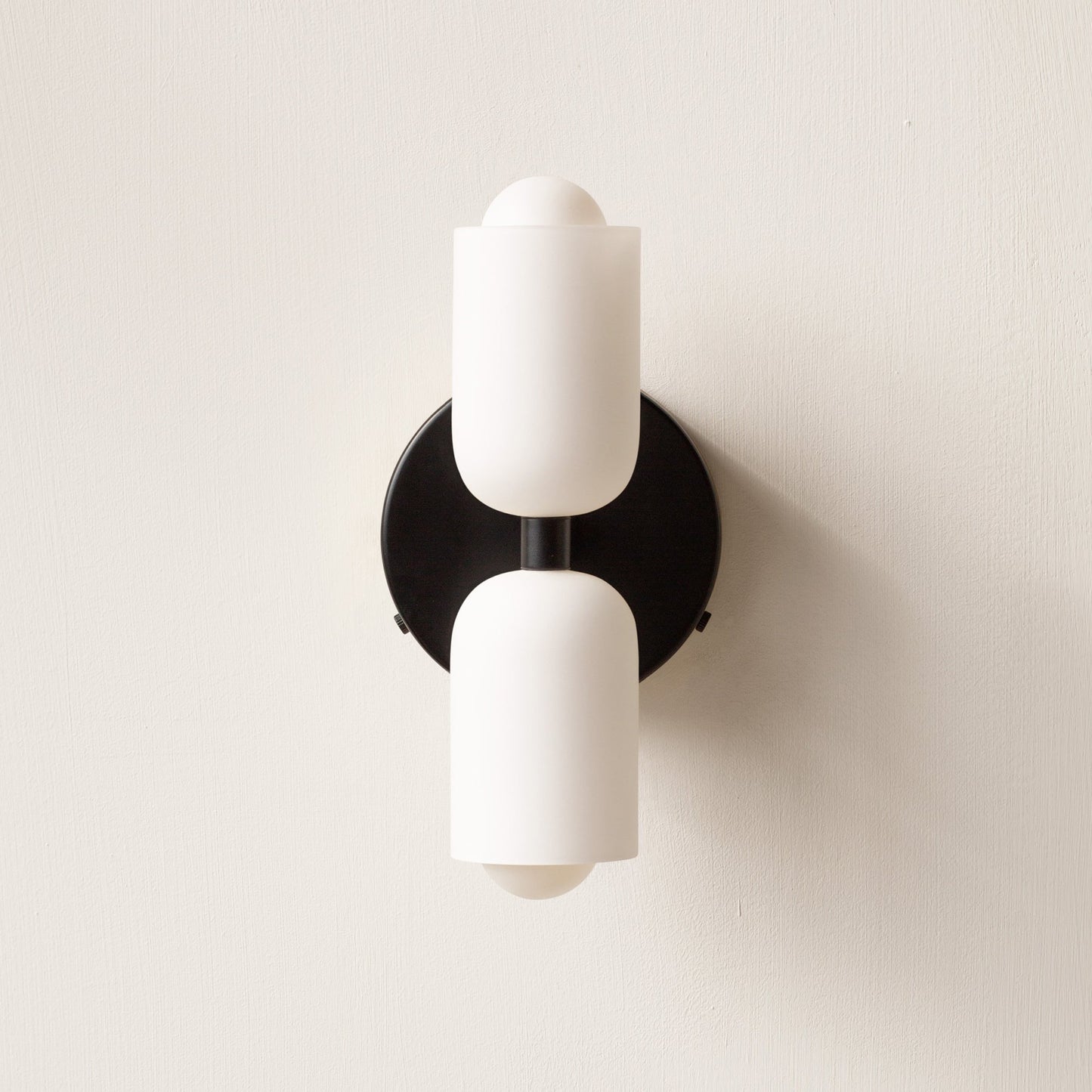 Elodie – Moderne cremefarbene Wandlampe mit zwei Köpfen