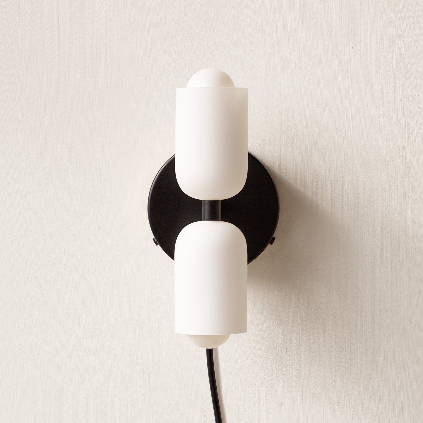Elodie – Moderne cremefarbene Wandlampe mit zwei Köpfen