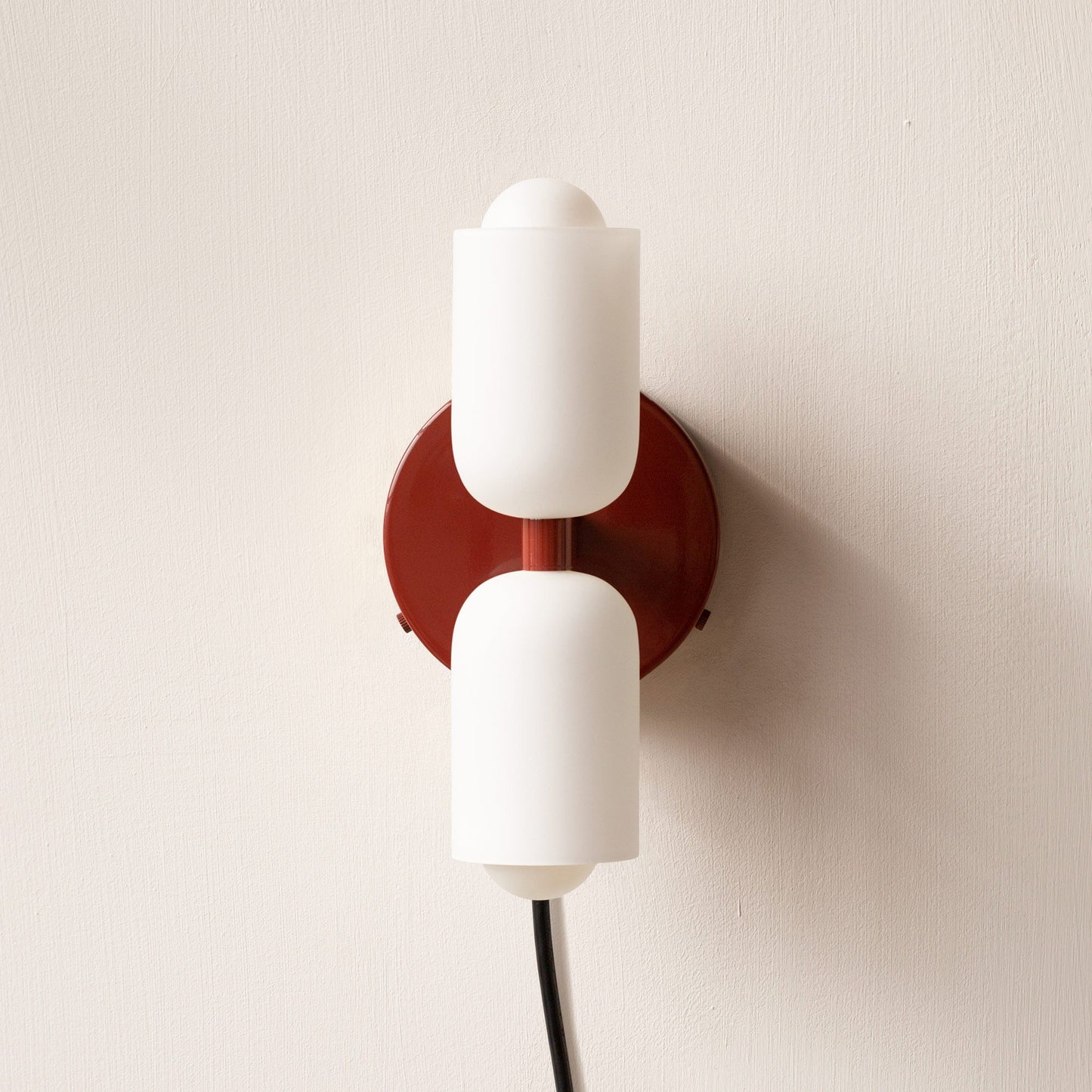 Elodie – Moderne cremefarbene Wandlampe mit zwei Köpfen