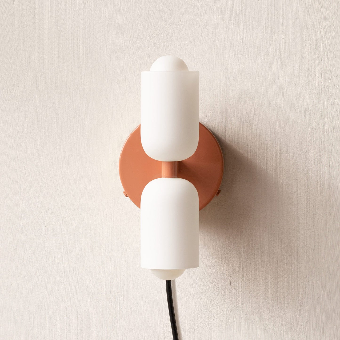Elodie – Moderne cremefarbene Wandlampe mit zwei Köpfen