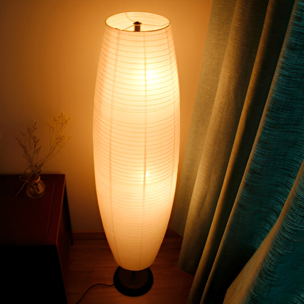 Selene – Schlichte Stehlampe