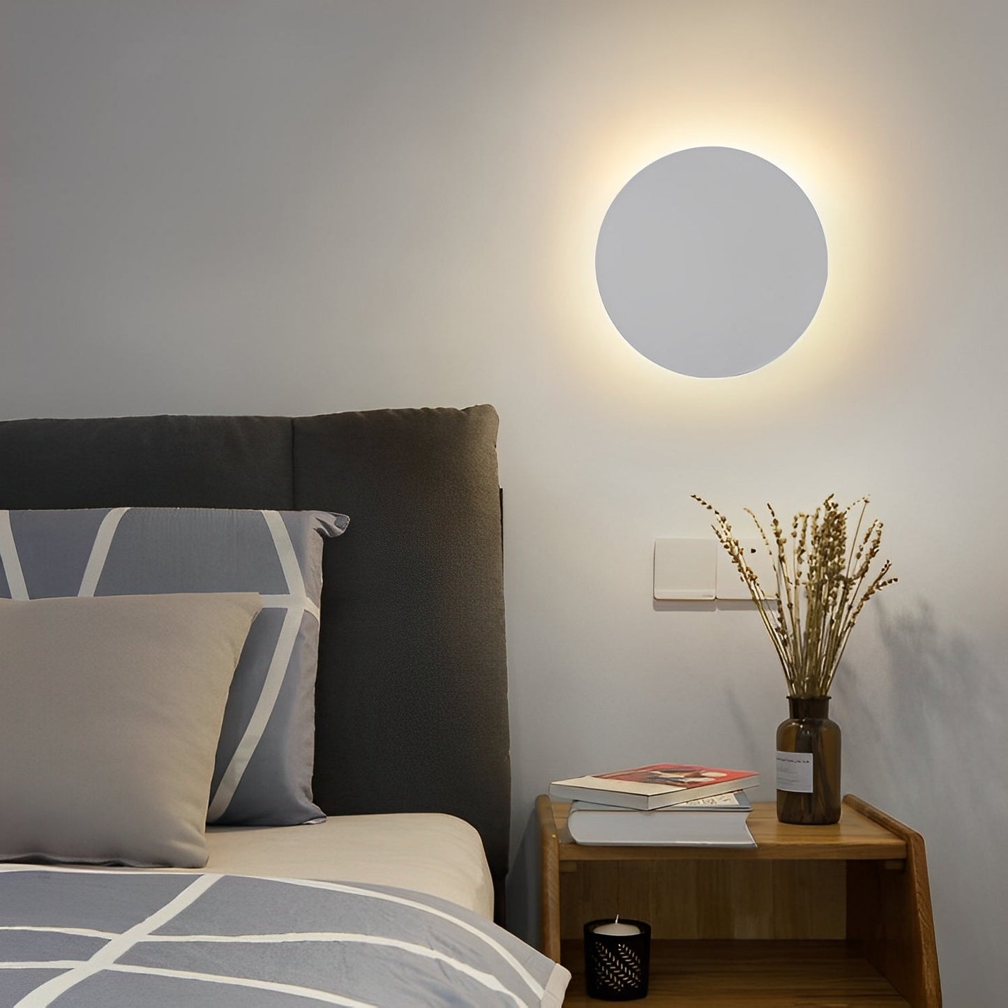 Sylvia – Schicke Wandlampe mit runder Form und warmem Licht