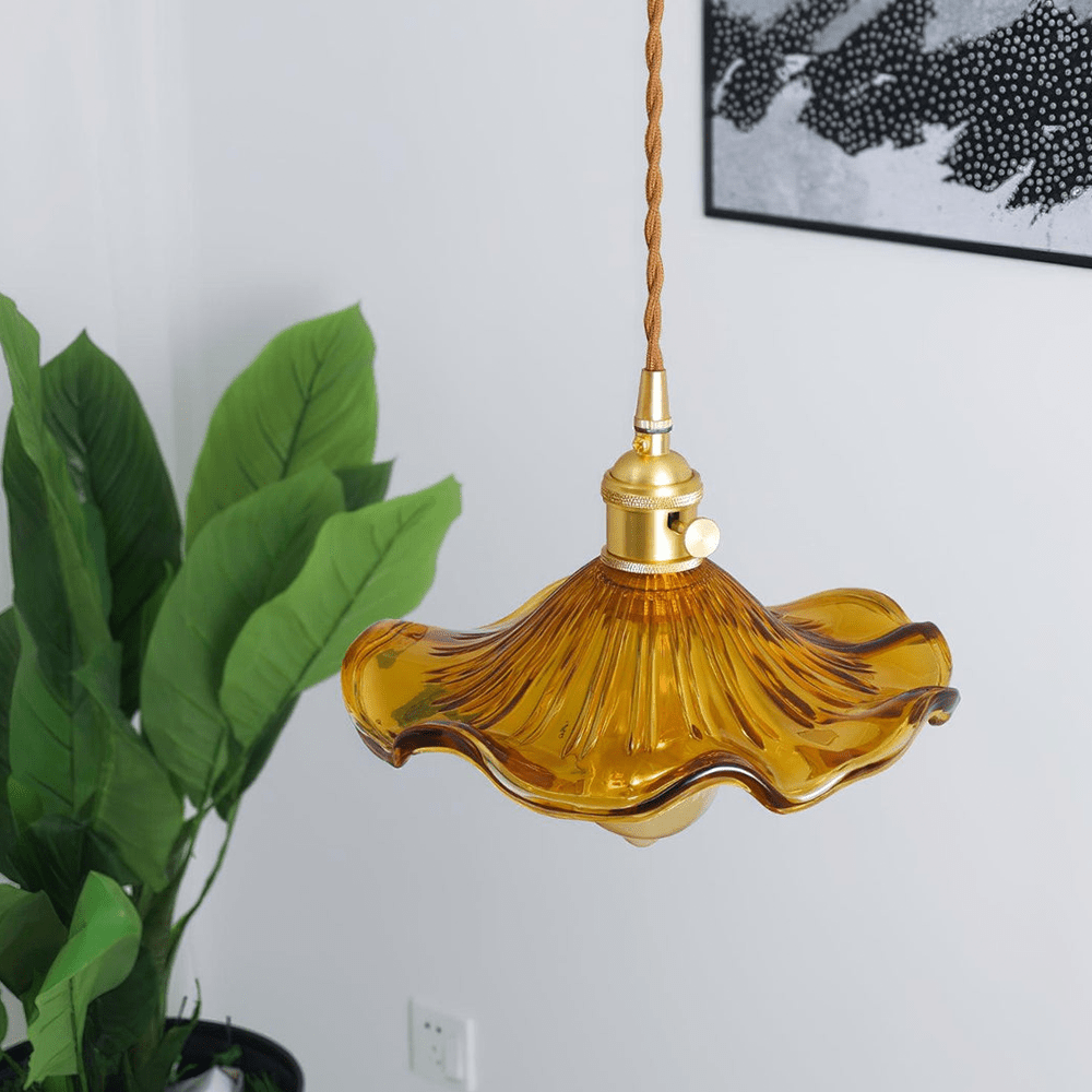 HibiGlow – Elegante Hibiskus-Blütenleuchte für sanftes Ambiente