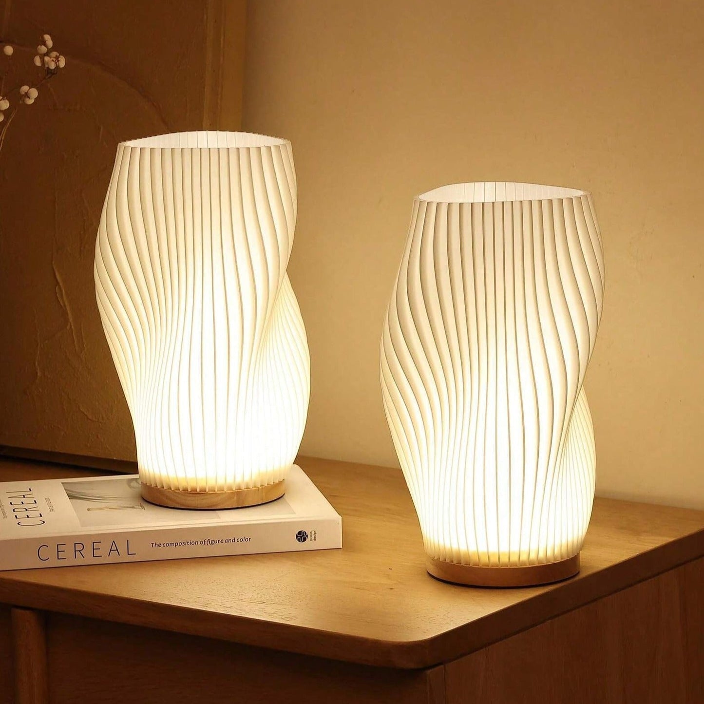 Nerea – Zeitgemäße Wavecrest Tischlampe