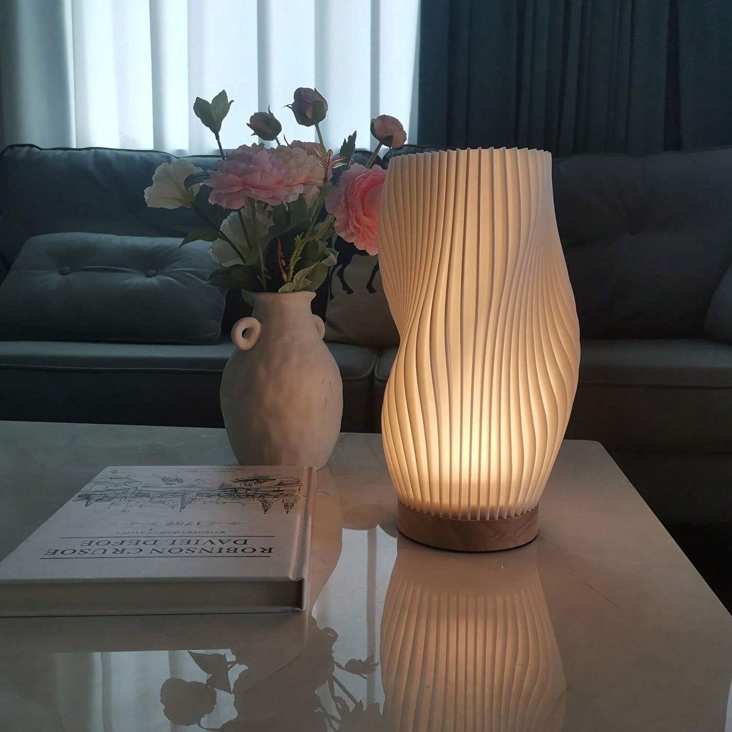 Nerea – Zeitgemäße Wavecrest Tischlampe