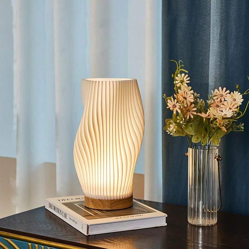 Nerea – Zeitgemäße Wavecrest Tischlampe
