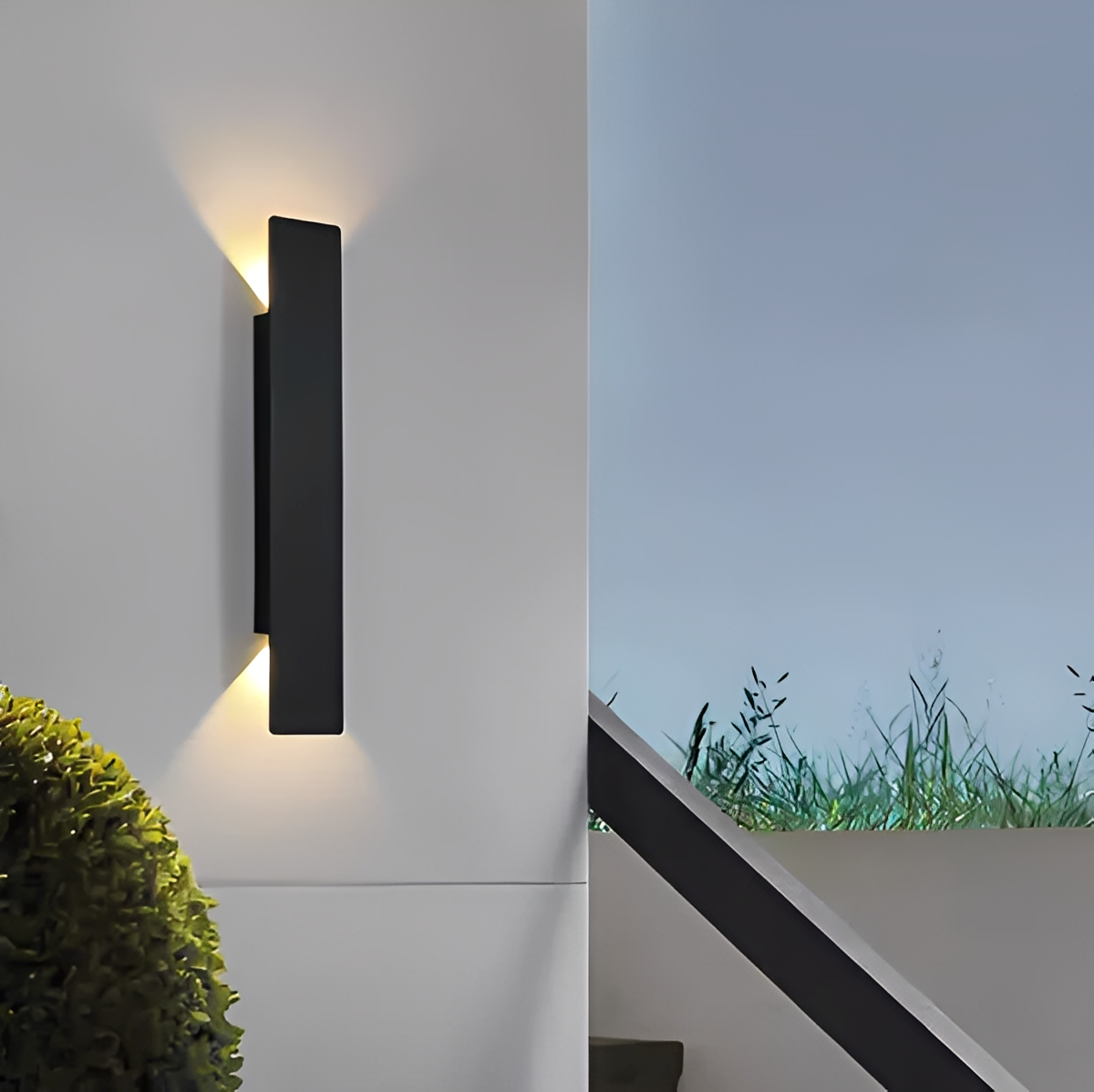Levana – Moderne schlichte lange Wandleuchte