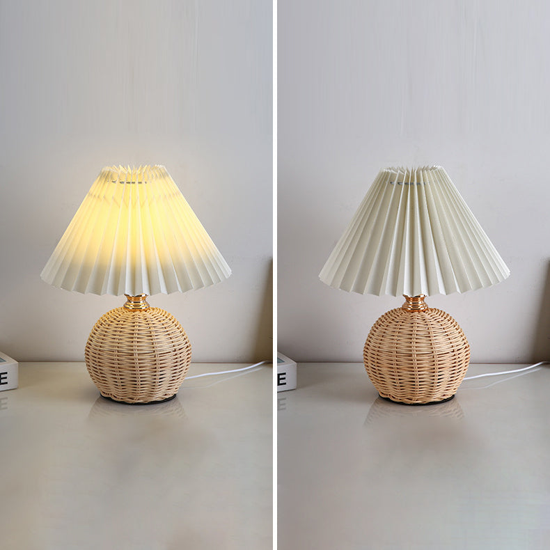 Elodia – Gefaltete Lampe für den Nachttisch