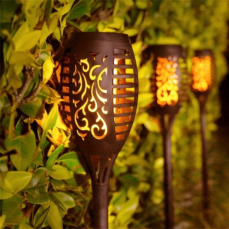 FlammenLicht – Solar-Gartenfackel mit realistischem Flammeneffekt