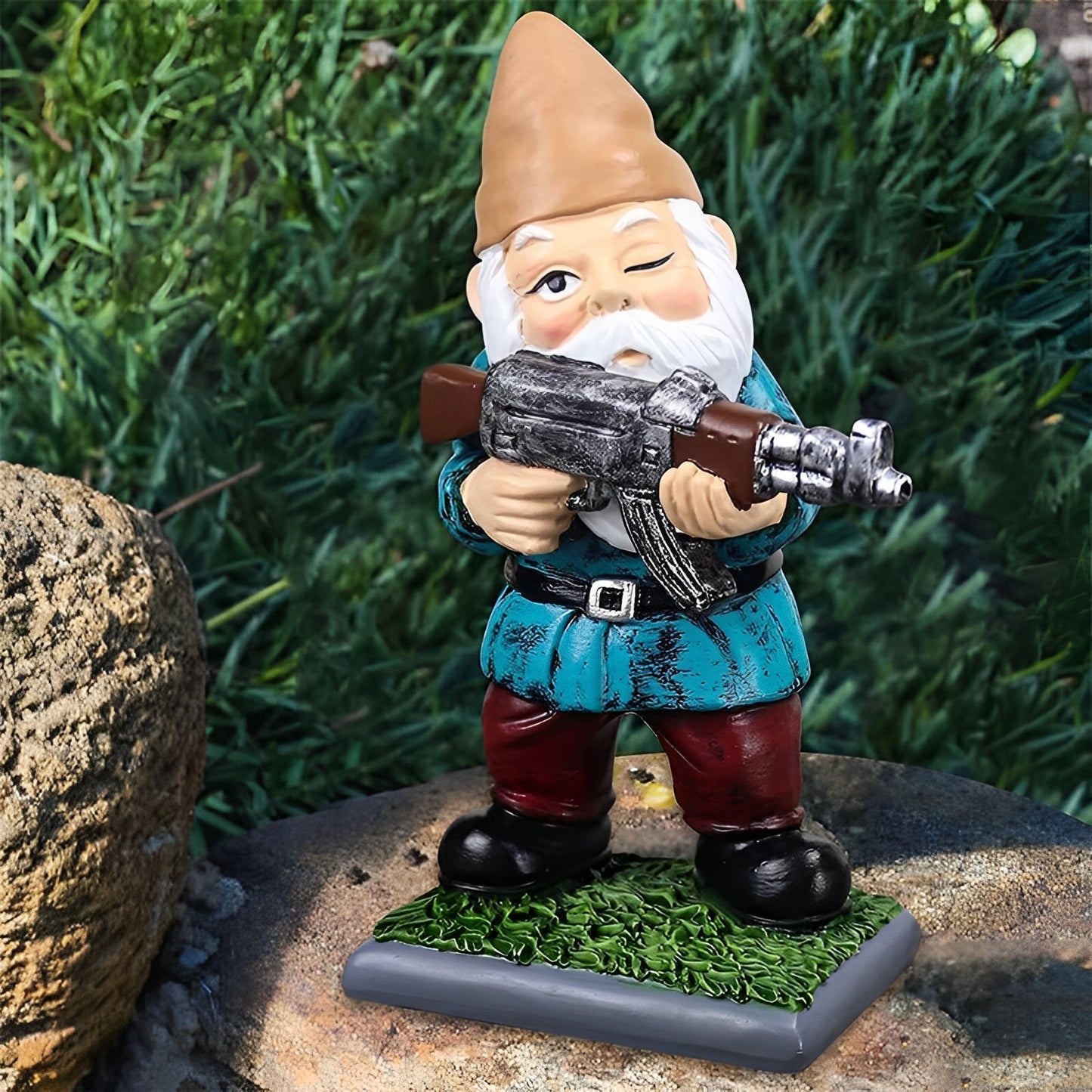 Gunner – Gartenzwerg in Tarnanzug für lustige Outdoor-Akzente