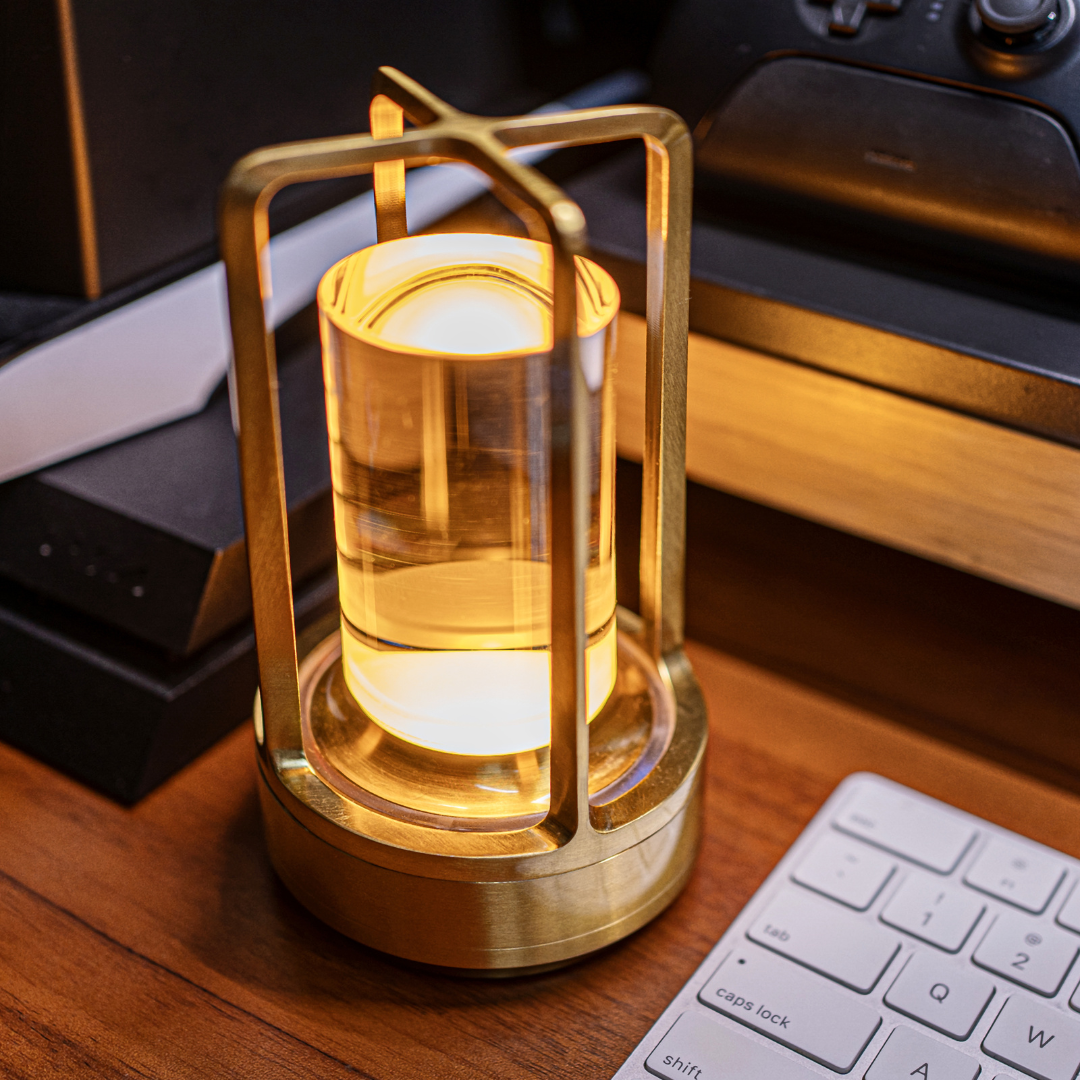 CrystalGlow – Kabellose LED-Kristalllampe im Laternenstil