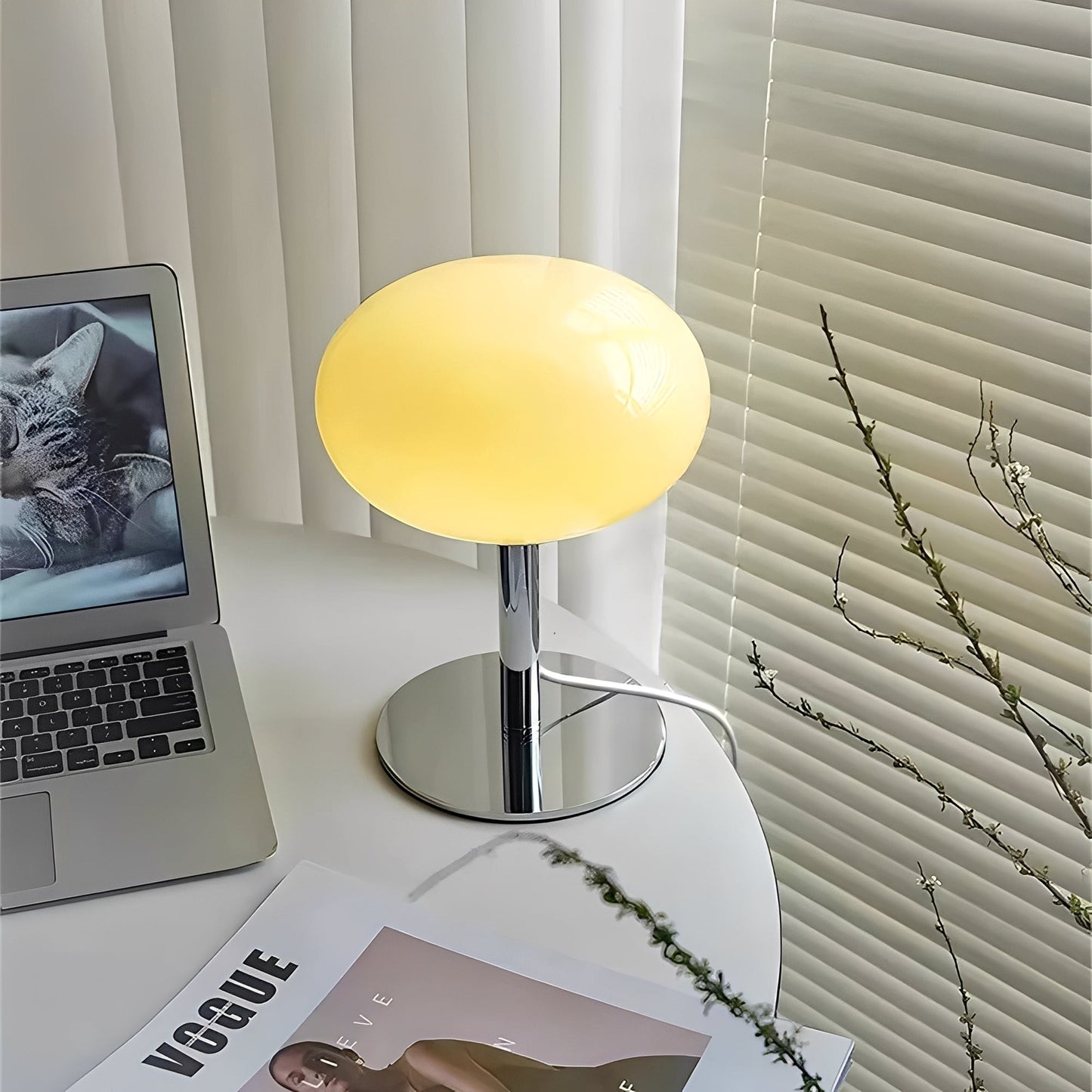 Letvia – Schlichte Dekorative Tischlampe