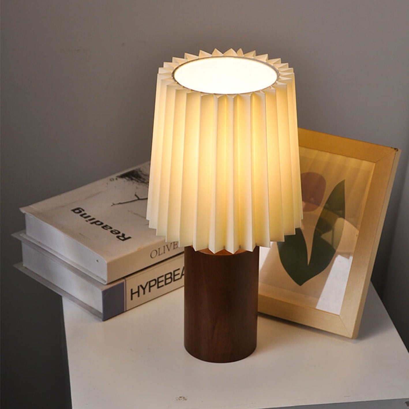 Claudia – Französische Nachttischlampe im traditionellen Stil