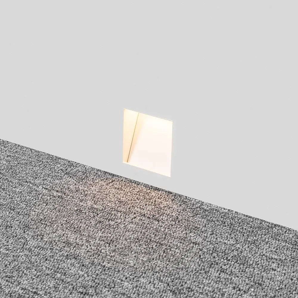 Gregor – Schlichte Treppen Kick Lampe