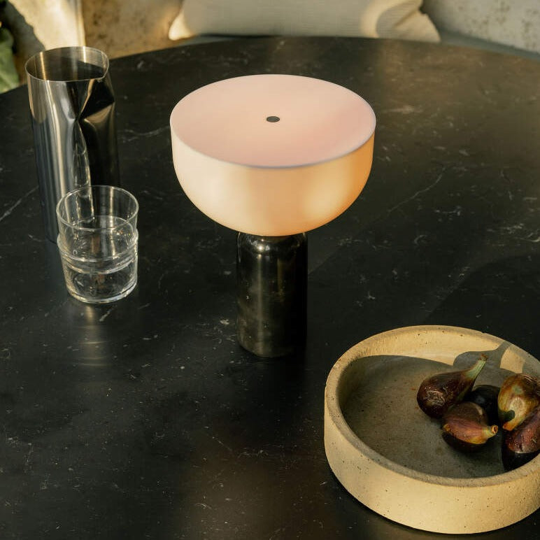 Raja – Schicke Tischlampe mit Marmorfuß und stilvollem Design
