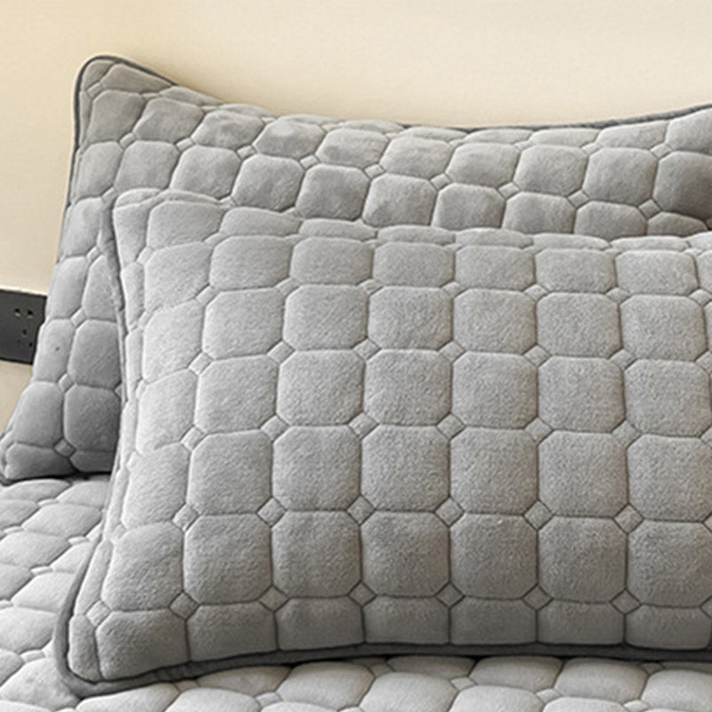 SoftGrid – Kuschelige Tagesdecke mit moderner Rautentextur