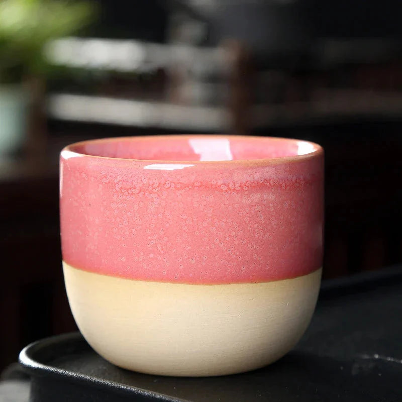 Keramiktasse mit bunter Tropfenglasur