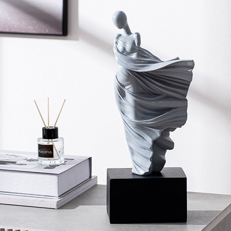 Meilin – Kunstfigur im skulpturalen Design