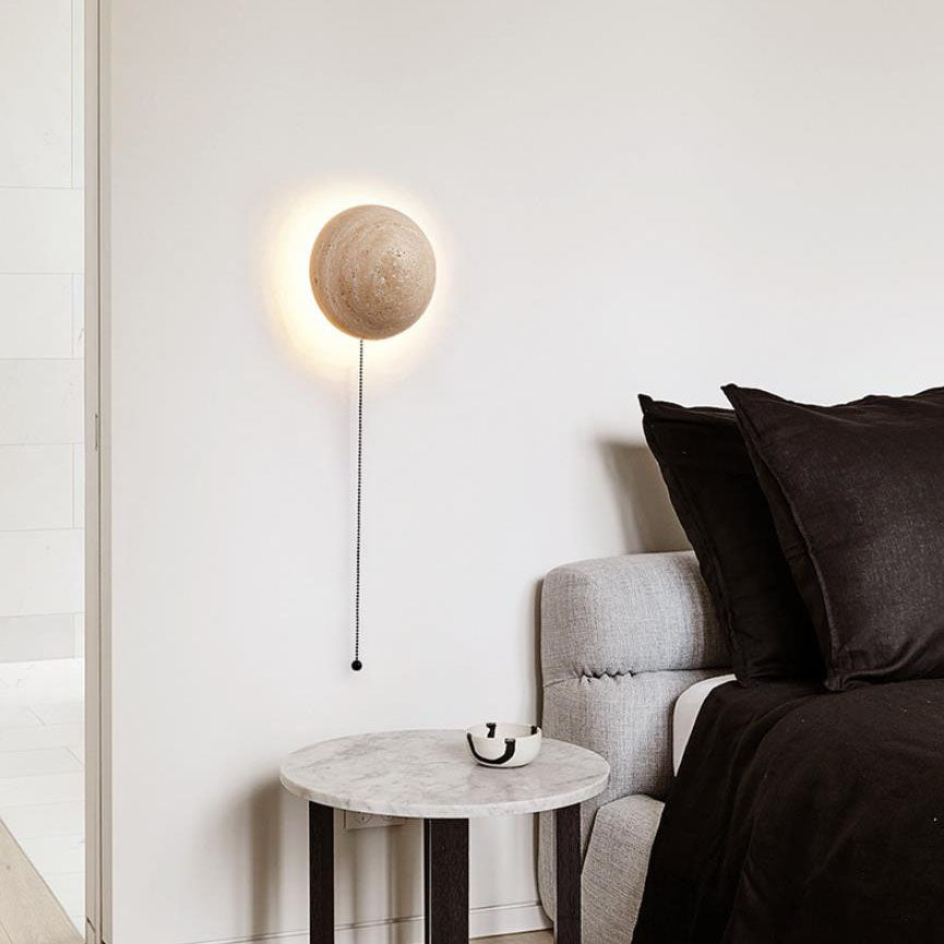 Esther – Halbrunde Wandlampe aus Naturstein