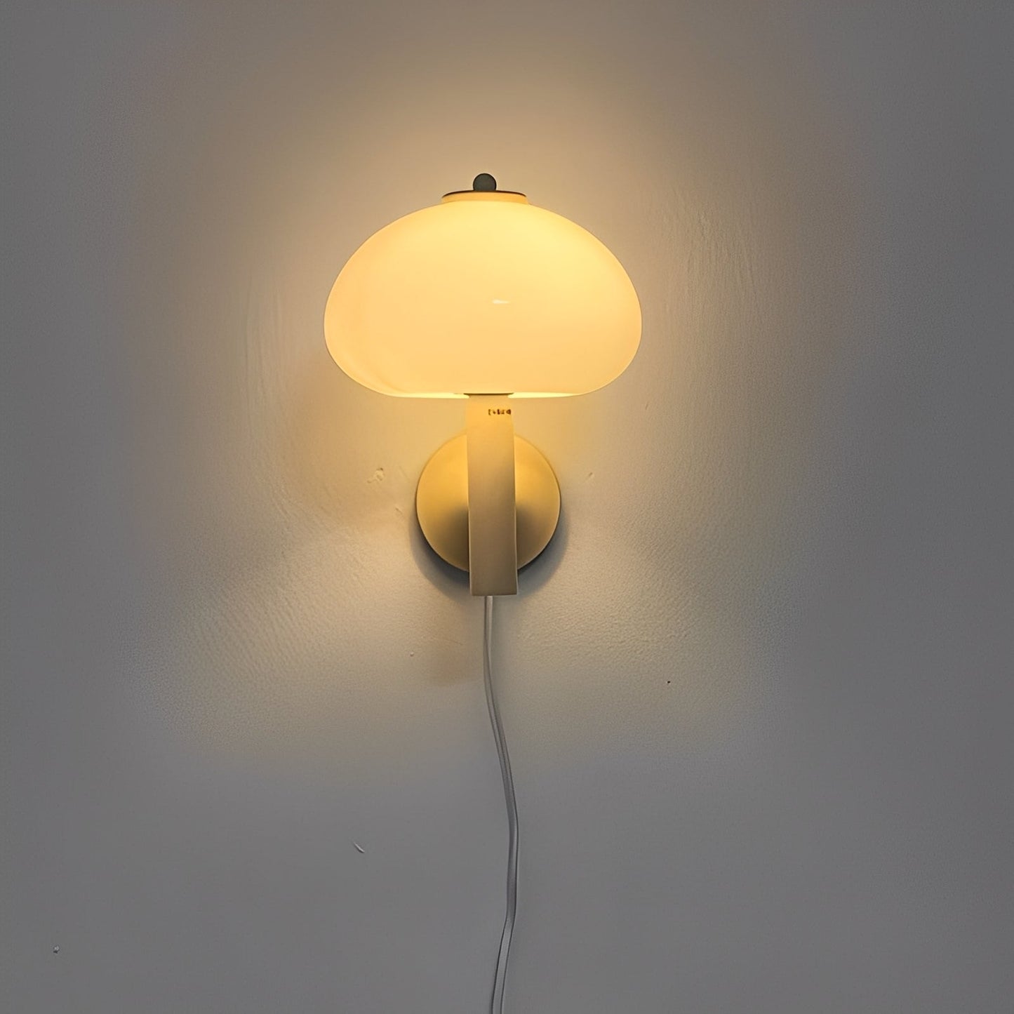Thea – Vintage Pilz-Wandlampe