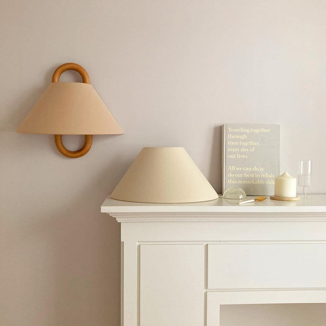 Aurelia – LED Wandlampe aus Buchenholz
