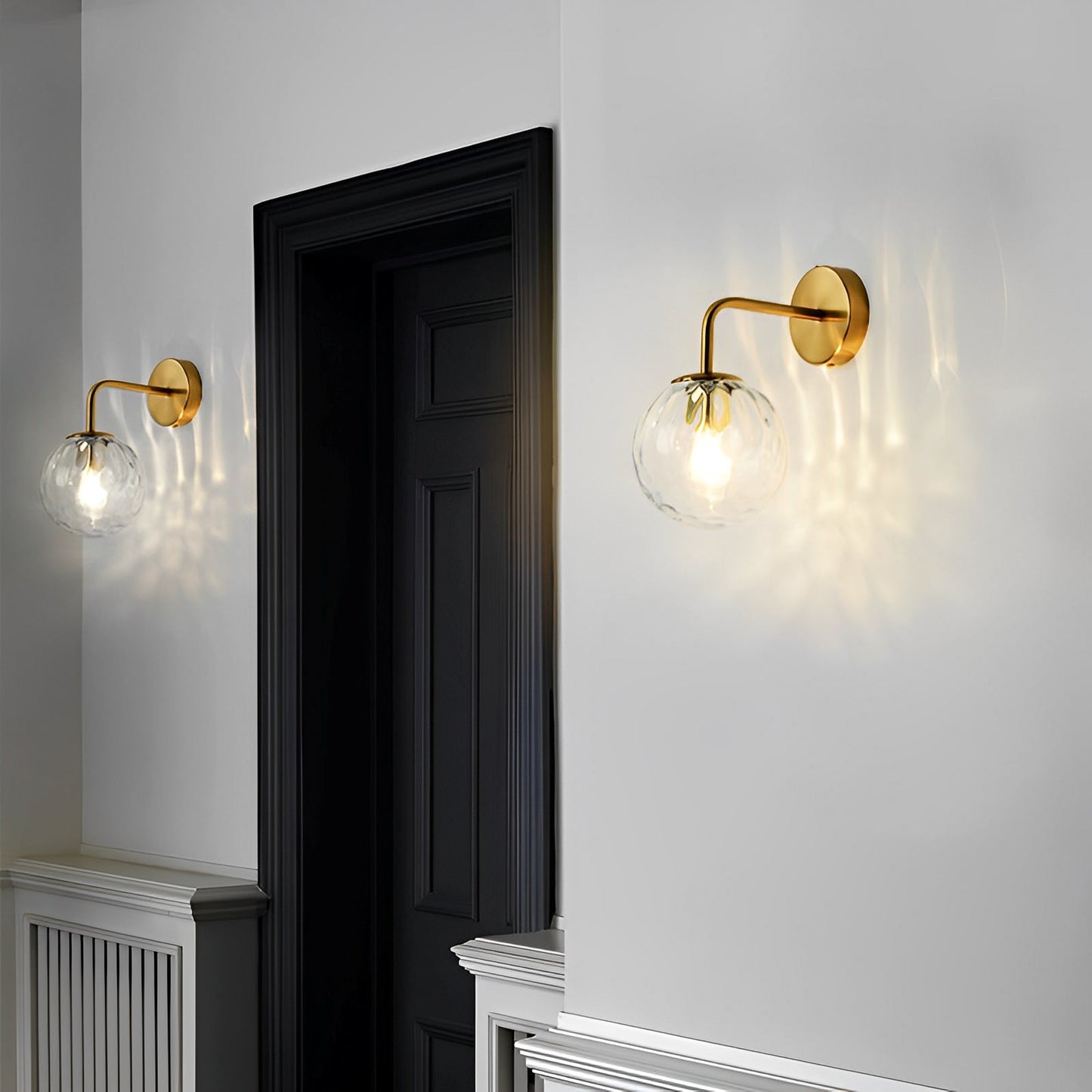 Aurelia – Wandlampe mit Kugelglas im Rillenmuster