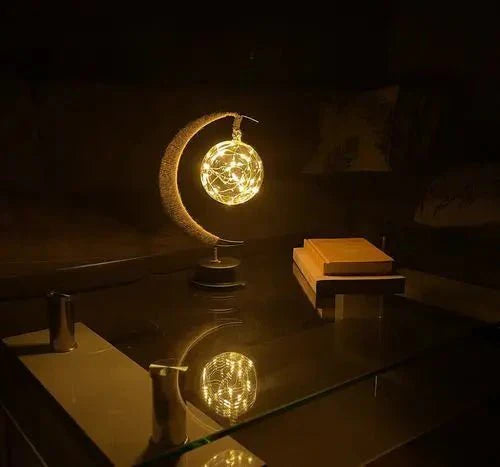 Lunaria – LED-Mondlampe mit Sternenlichtern