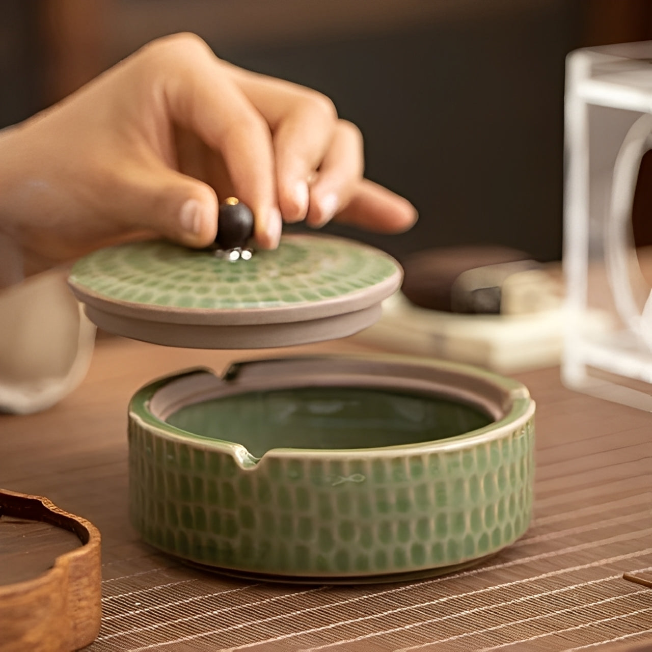 Ming – Keramikaschenbecher mit Deckel im traditionellen China-Stil
