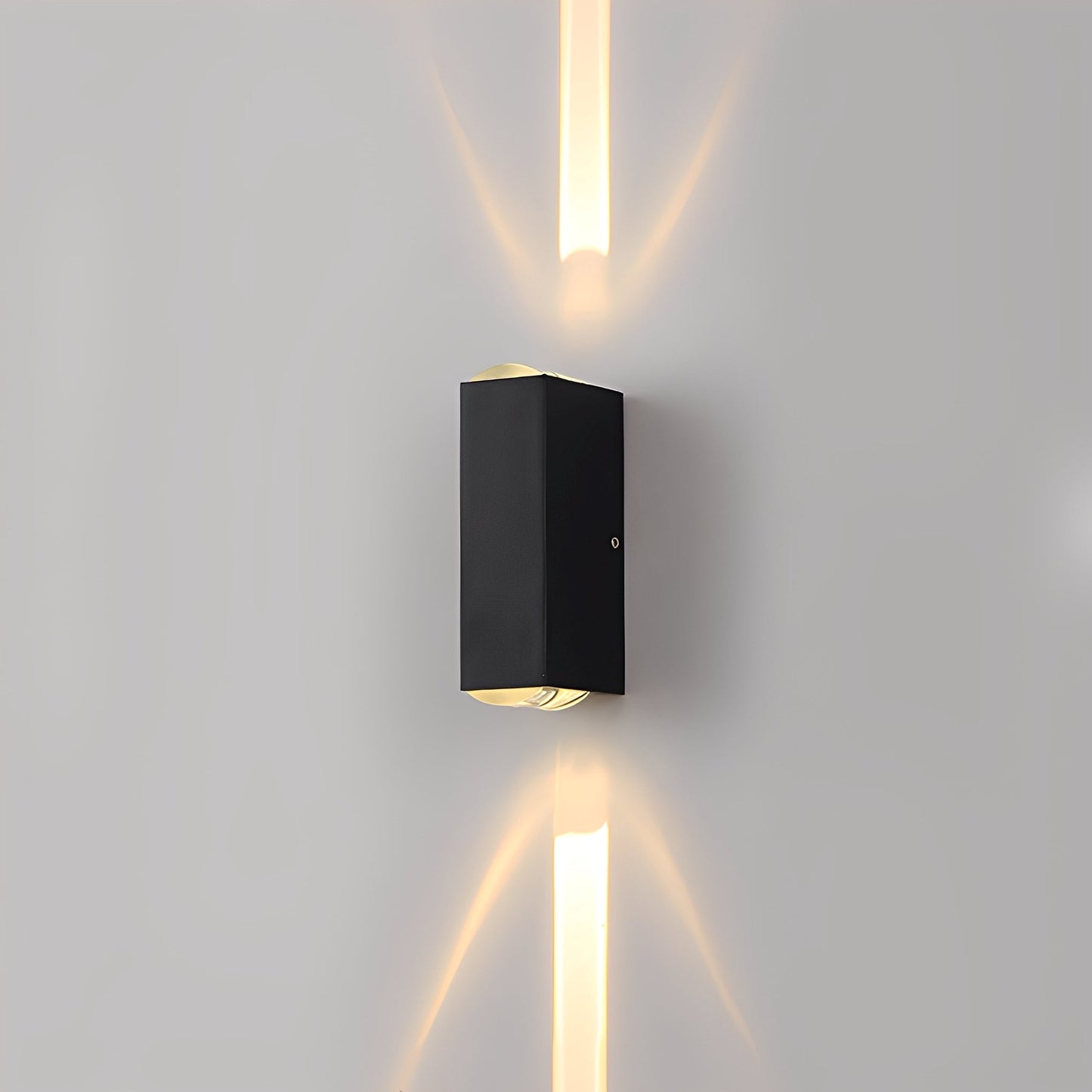 Laura – Wettergeschützte LED Außenwandlampe