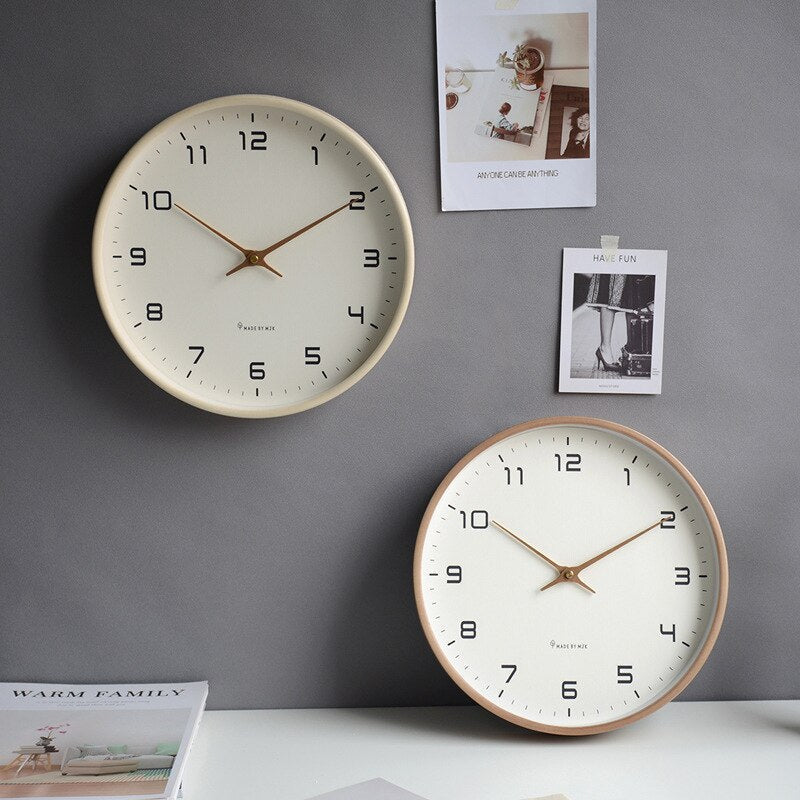 Clark – Skandinavische Wanduhr aus Holz im einfachen Design