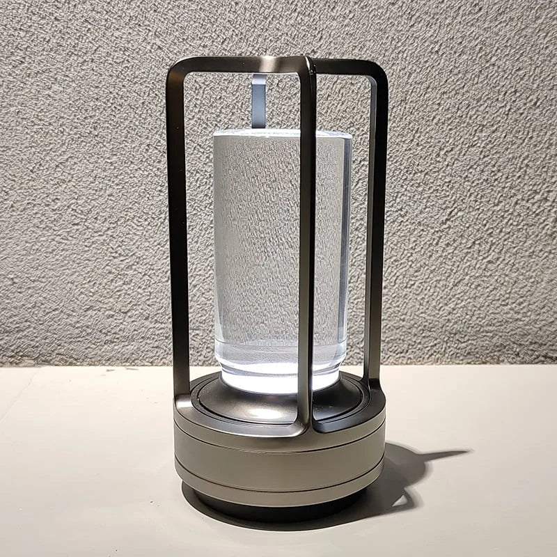 CrystalGlow – Kabellose LED-Kristalllampe im Laternenstil