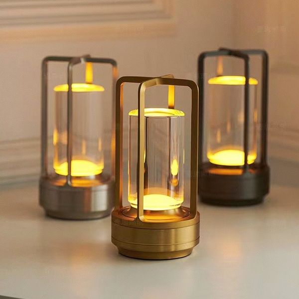 CrystalGlow – Kabellose LED-Kristalllampe im Laternenstil