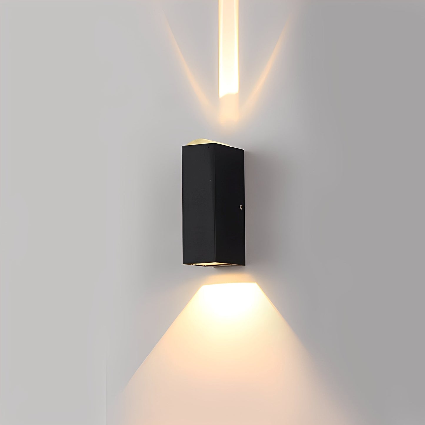 Laura – Wettergeschützte LED Außenwandlampe