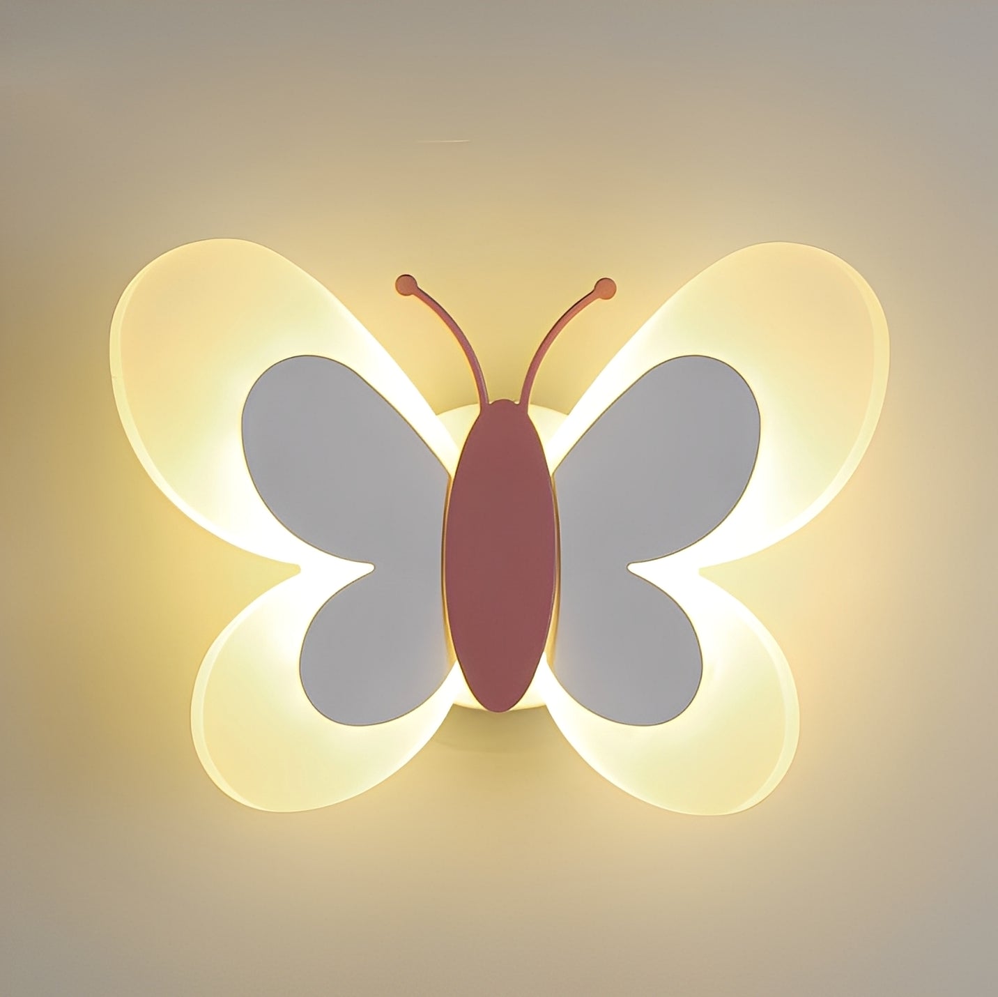 Brianna – Kreative Schmetterlings-Wandleuchte