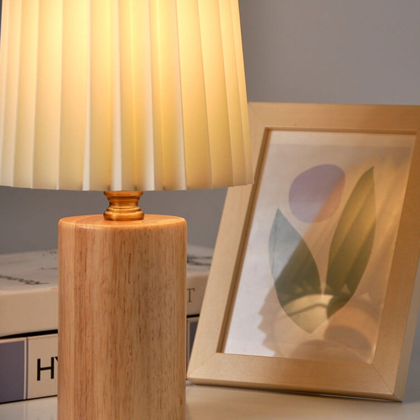Claudia – Französische Nachttischlampe im traditionellen Stil