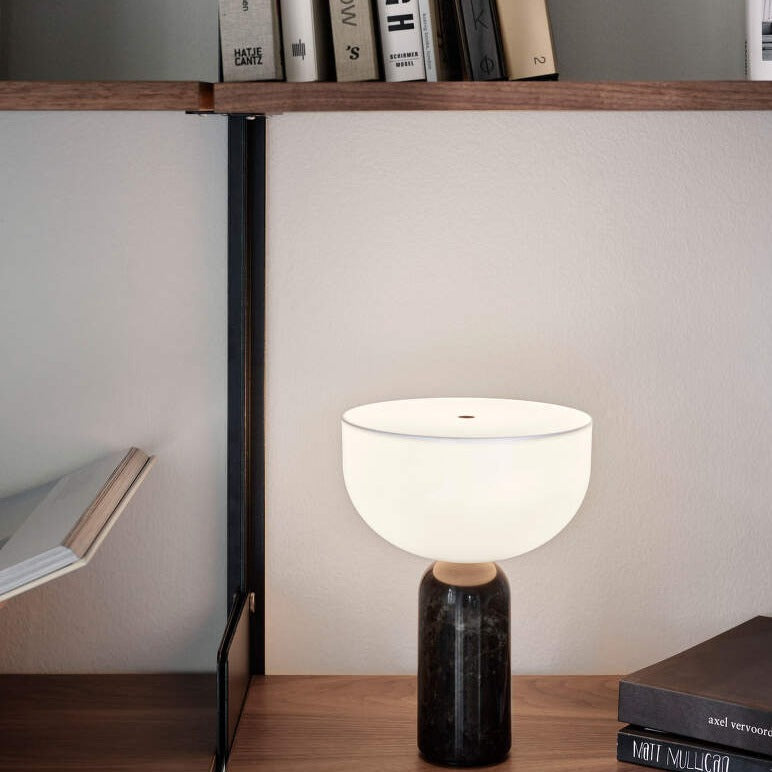 Raja – Schicke Tischlampe mit Marmorfuß und stilvollem Design